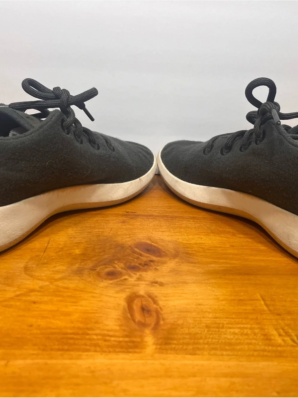 allbirds Men's Dark Gray Athletic Lace-Up Sneakers with White Sole